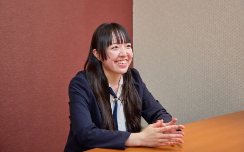 笑顔でお話しするT.K.さん